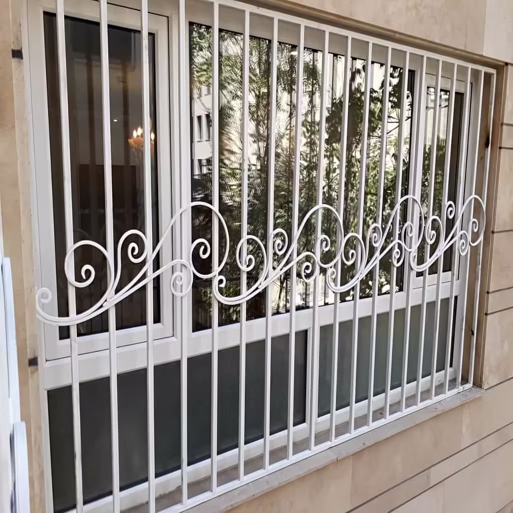 حفاظ پنجره گل نیلوفری در بندر عباس