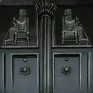 درب فلزی هخامنشی در بندر عباس