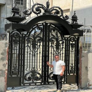درب آهنی ورودی در بندر عباس