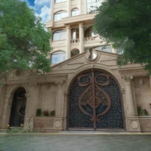 درب دسته گل فلزی در بندر عباس