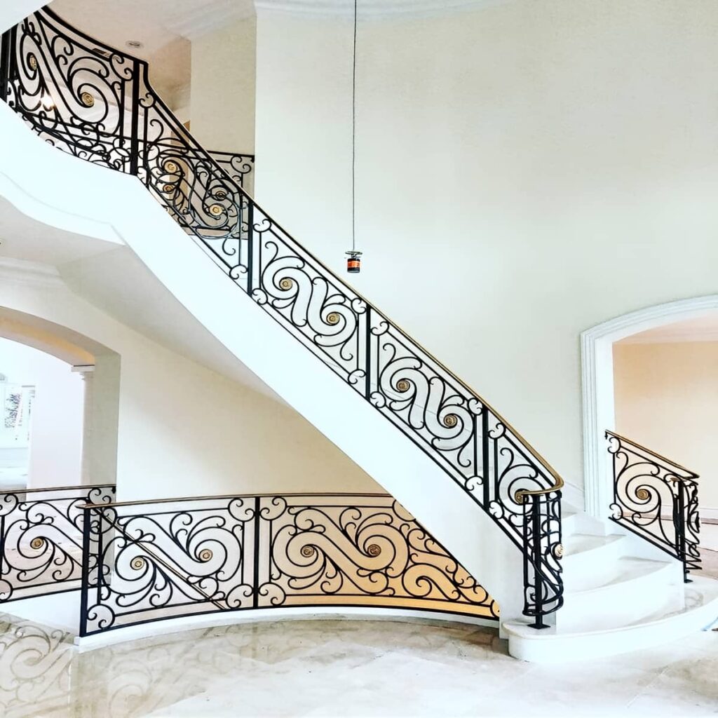 اجرای حفاظ سی ان سی بالکن در بندر عباس