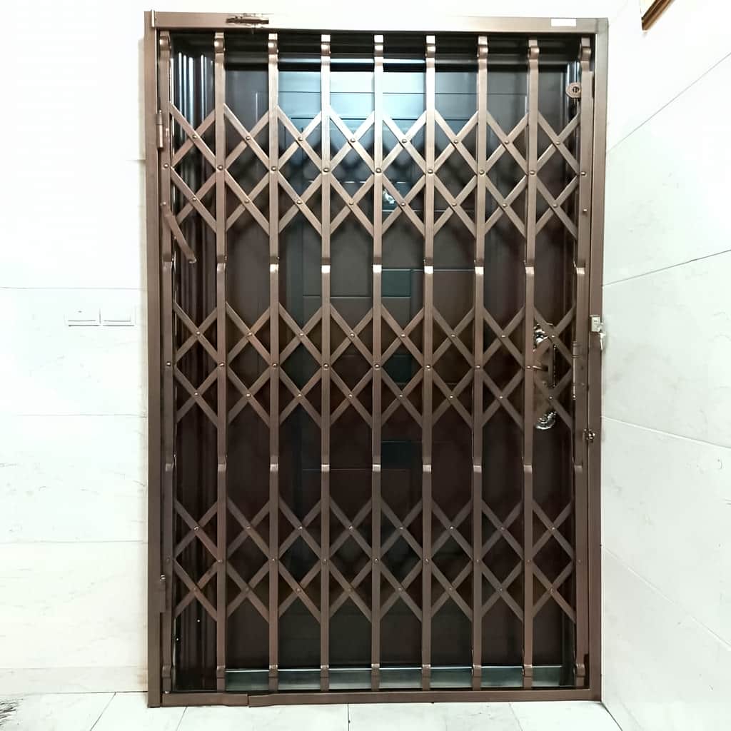 ساخت درب آکاردئونی سه گل تسمه متناسب با چهارچوب در بندر عباس