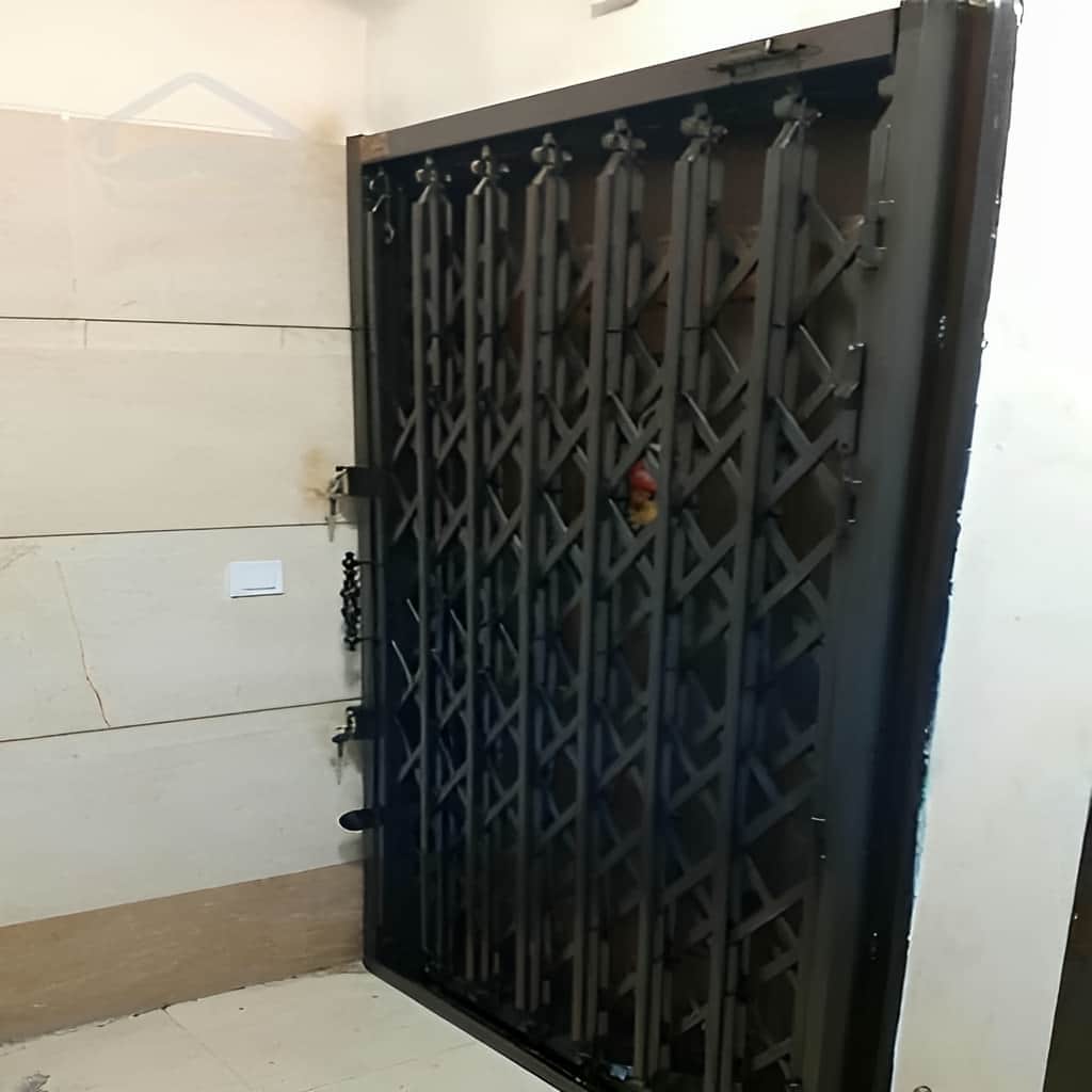 نصب حفاظ آکاردئونی آهنی سه لوزی با حرکت روان در بندر عباس نصب حفاظ آکاردئونی آهنی سه لوزی با حرکت روان در بندر عباس