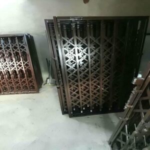 11 مدل درب آکاردئونی سلطنتی گل دار در بندر عباس