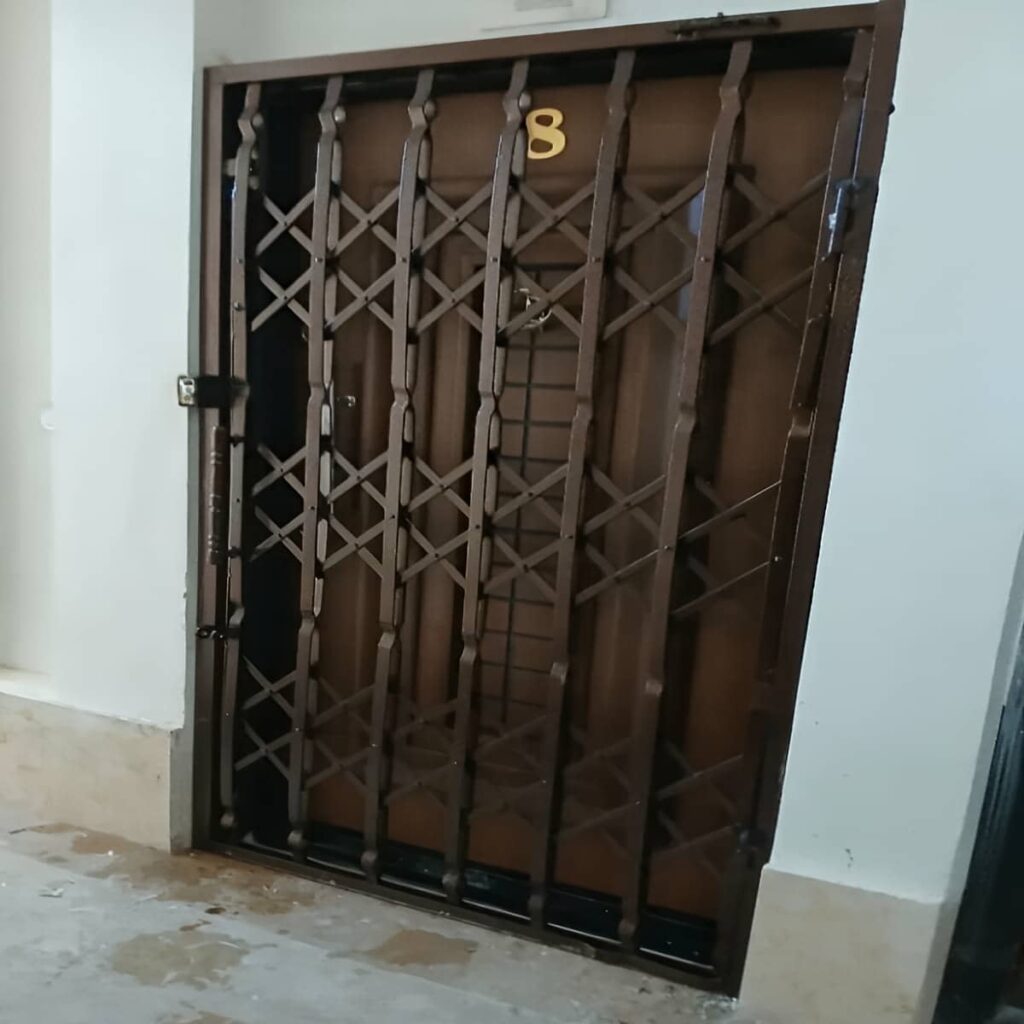 قیمت درب آکاردئونی سلطنتی گل دار با قفل توکار در بندر عباس