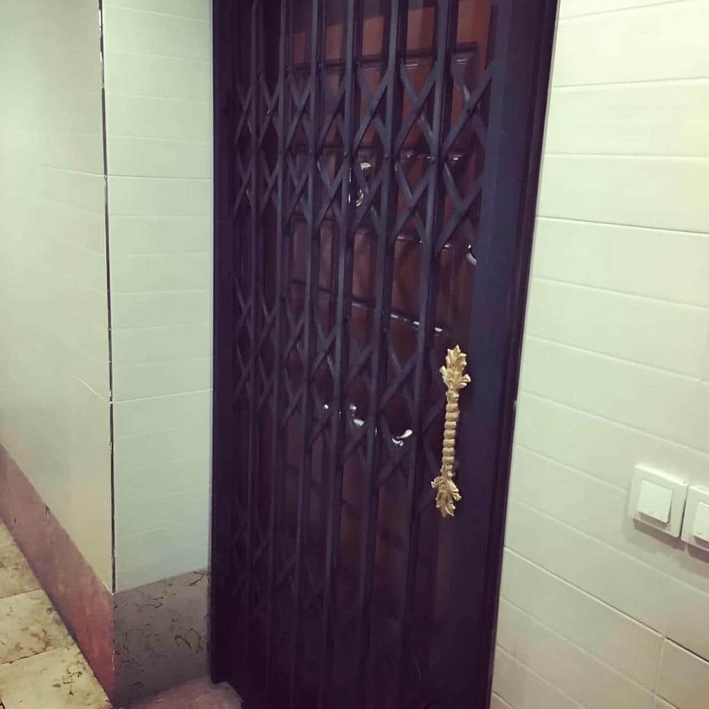 فروش درب آکاردئونی اداری با پوشش سفارشی در بندر عباس فروش درب آکاردئونی اداری با پوشش سفارشی در بندر عباس
