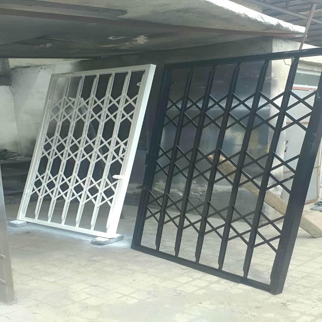 اجرای درب آکاردئونی اداری متناسب با عرض ورودی در بندر عباس