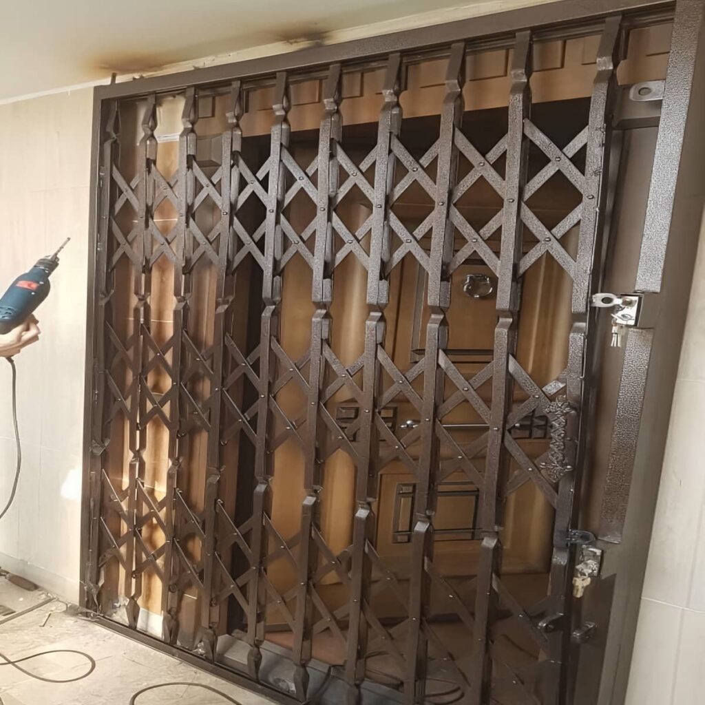 12 طرح درب آکاردئونی طلایی سلطنتی در بندر عباس