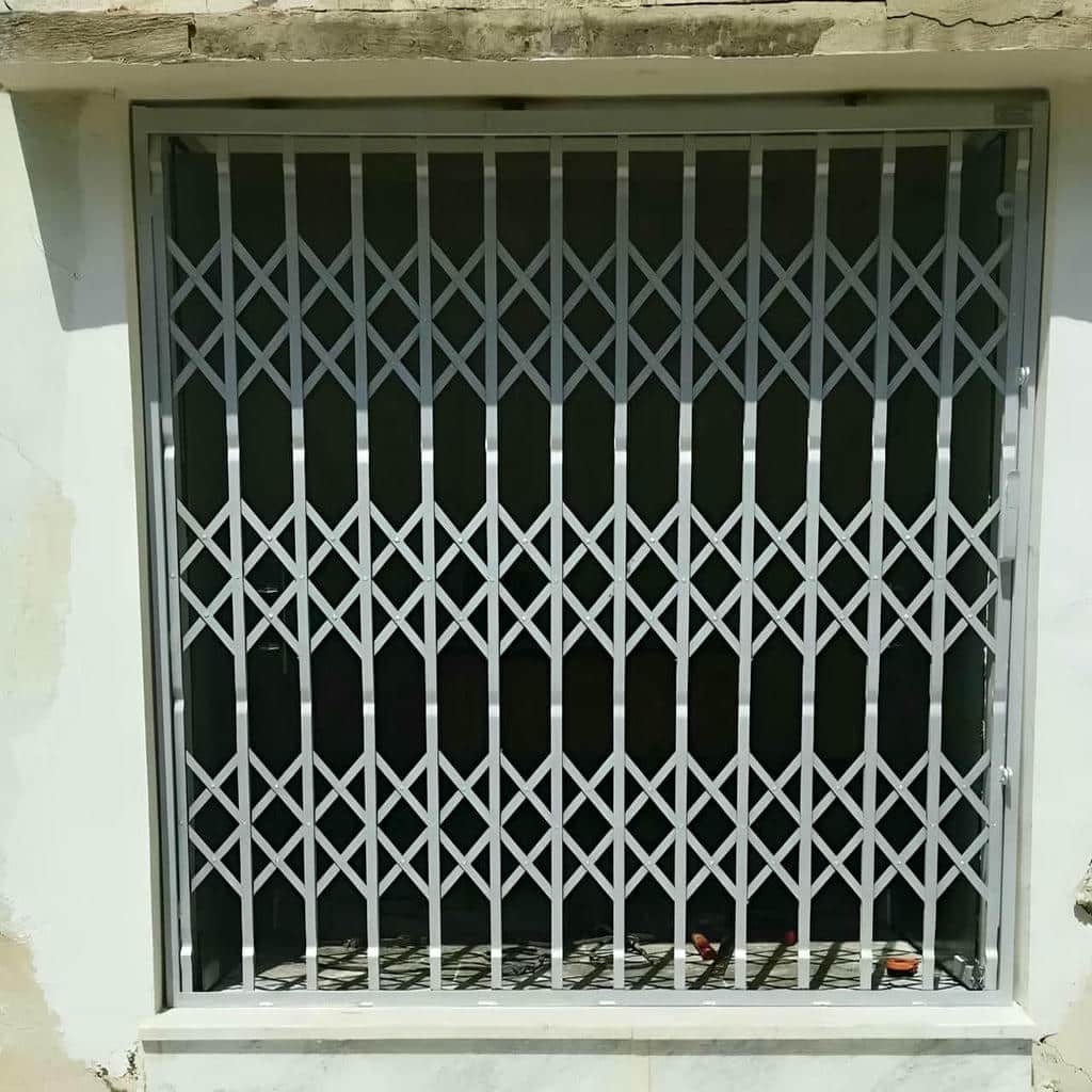 نصب حفاظ درب آپارتمان ضد دیلم روی چهارچوب در بندر عباس نصب حفاظ درب آپارتمان ضد دیلم روی چهارچوب در بندر عباس