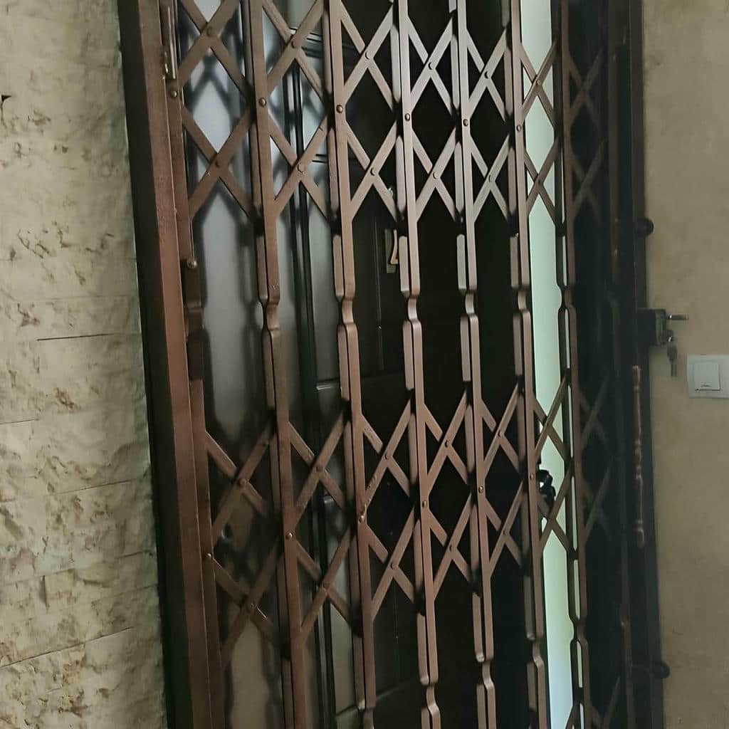 خرید حفاظ آکاردئونی مدرن مشکی برای ورودی اداری در بندر عباس