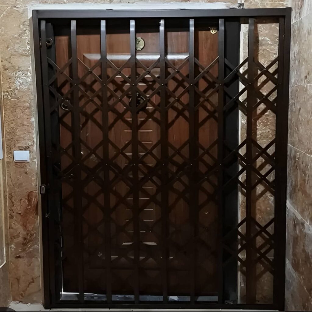 قیمت درب آکاردئونی طرح دار لوزی با قفل توکار در بندر عباس