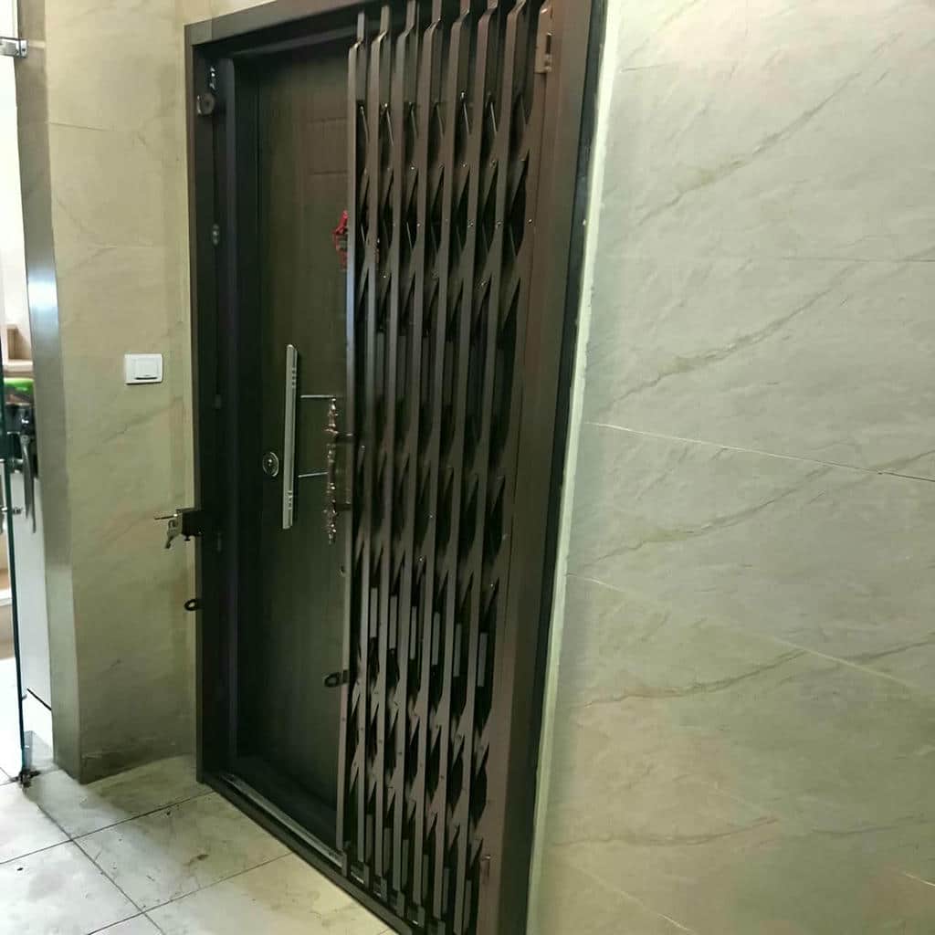 ساخت درب حفاظ فلزی ورودی واحد با شبکه متراکم در بندر عباس ساخت درب حفاظ فلزی ورودی واحد با شبکه متراکم در بندر عباس