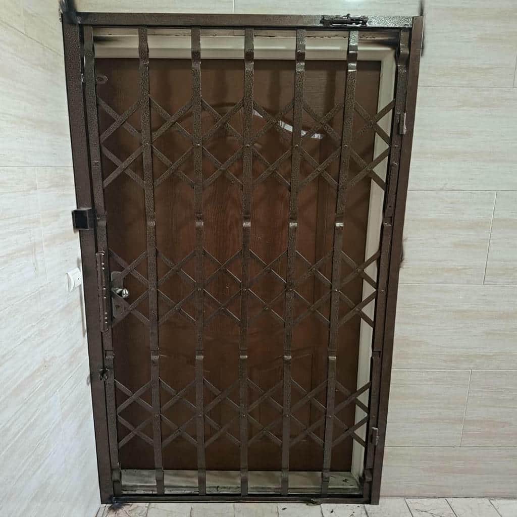اجرای حفاظ درب آپارتمان ضد دیلم متناسب با فضای ورودی در بندر عباس اجرای حفاظ درب آپارتمان ضد دیلم متناسب با فضای ورودی در بندر عباس