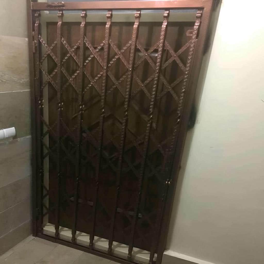 خدمات درب حفاظ فلزی ورودی واحد با بررسی محل نصب در بندر عباس خدمات درب حفاظ فلزی ورودی واحد با بررسی محل نصب در بندر عباس