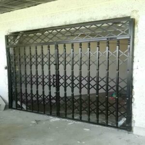 13 مدل درب آکاردئونی مدرن مشکی ورودی اداری در بندر عباس