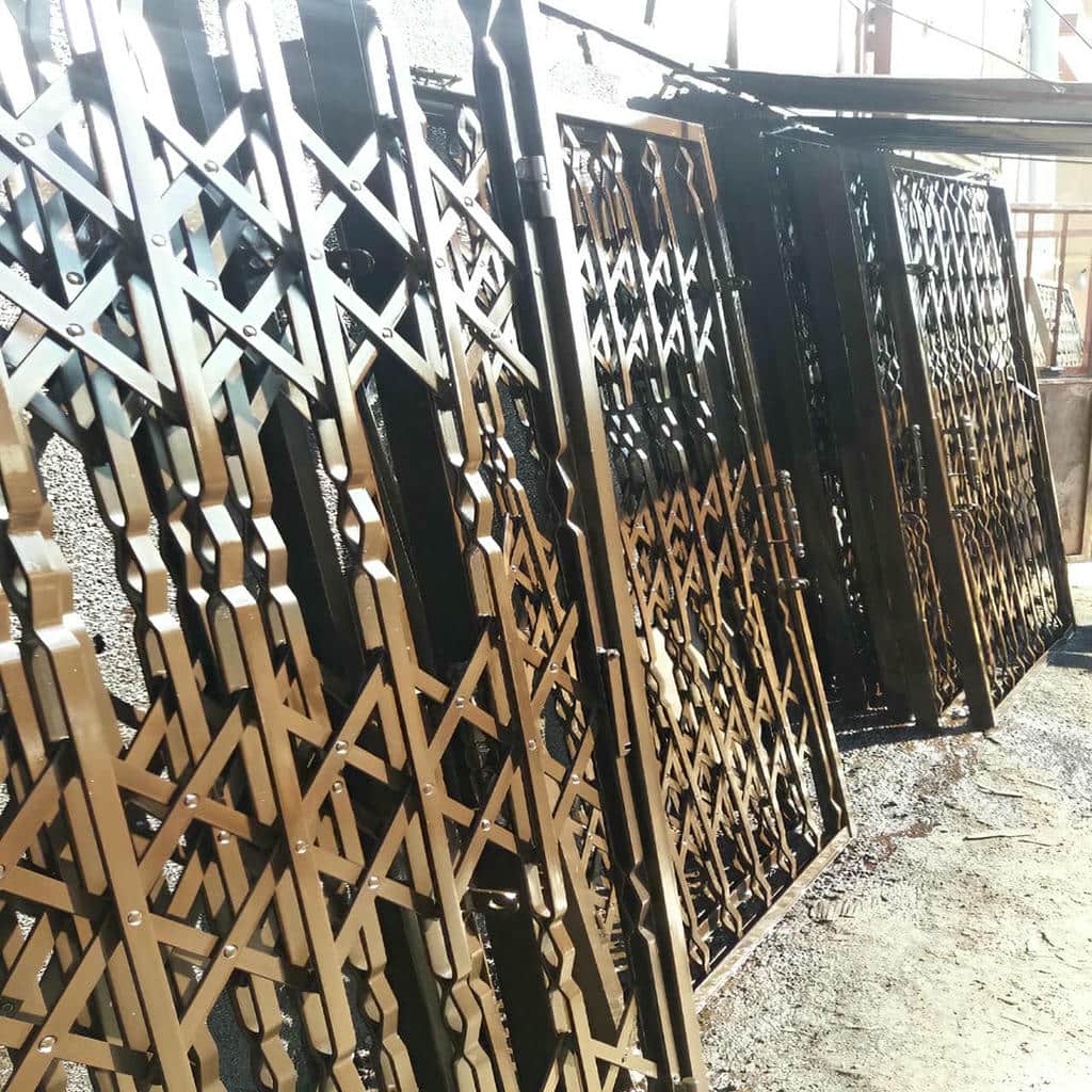 ساخت درب آکاردئونی طرح دار لوزی با شبکه منظم در بندر عباس