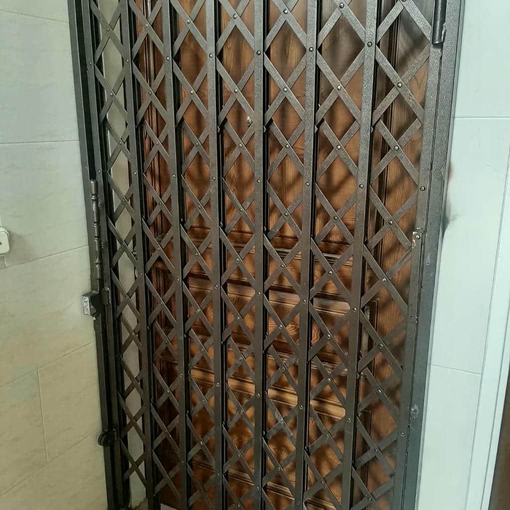 خرید حفاظ آکاردئونی سلطنتی گل دار با قفل مخفی در بندر عباس