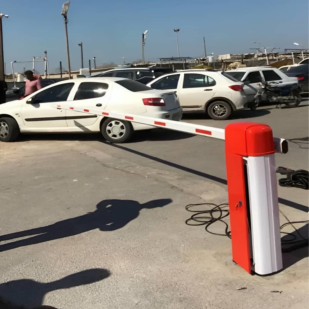 اجرای راهبند مجتمع مسکونی مجهز به پلاک خوان در بندر عباس