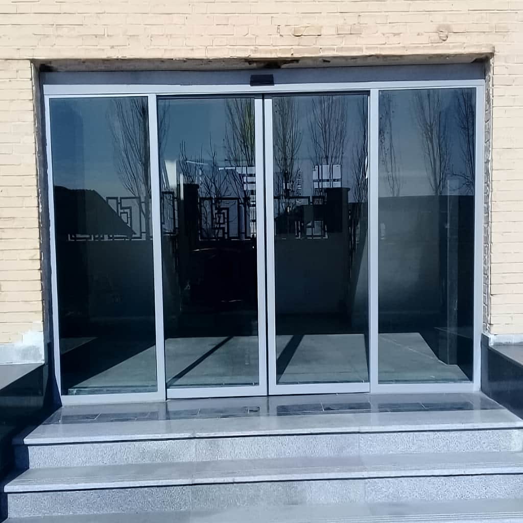 خرید درب اتوماتیک شیشهای کم صدا موتور آرام در بندر عباس خرید درب اتوماتیک شیشهای کم صدا موتور آرام در بندر عباس