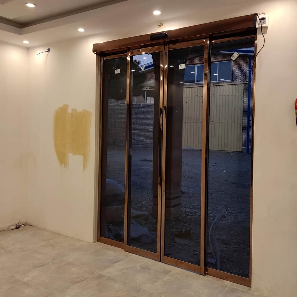 ساخت درب شیشه‌ای سکوریت اتوماتیک دوطرفه در بندر عباس