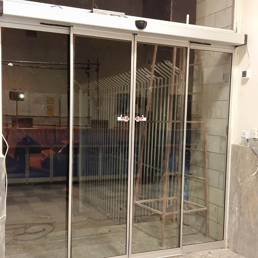 نصب درب شیشهای لمینت اتوماتیک لابی در بندر عباس نصب درب شیشهای لمینت اتوماتیک لابی در بندر عباس