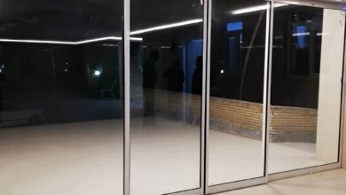 7 نمونه درب اتوماتیک شیشه‌ای ورودی ساختمان اداری در بندر عباس