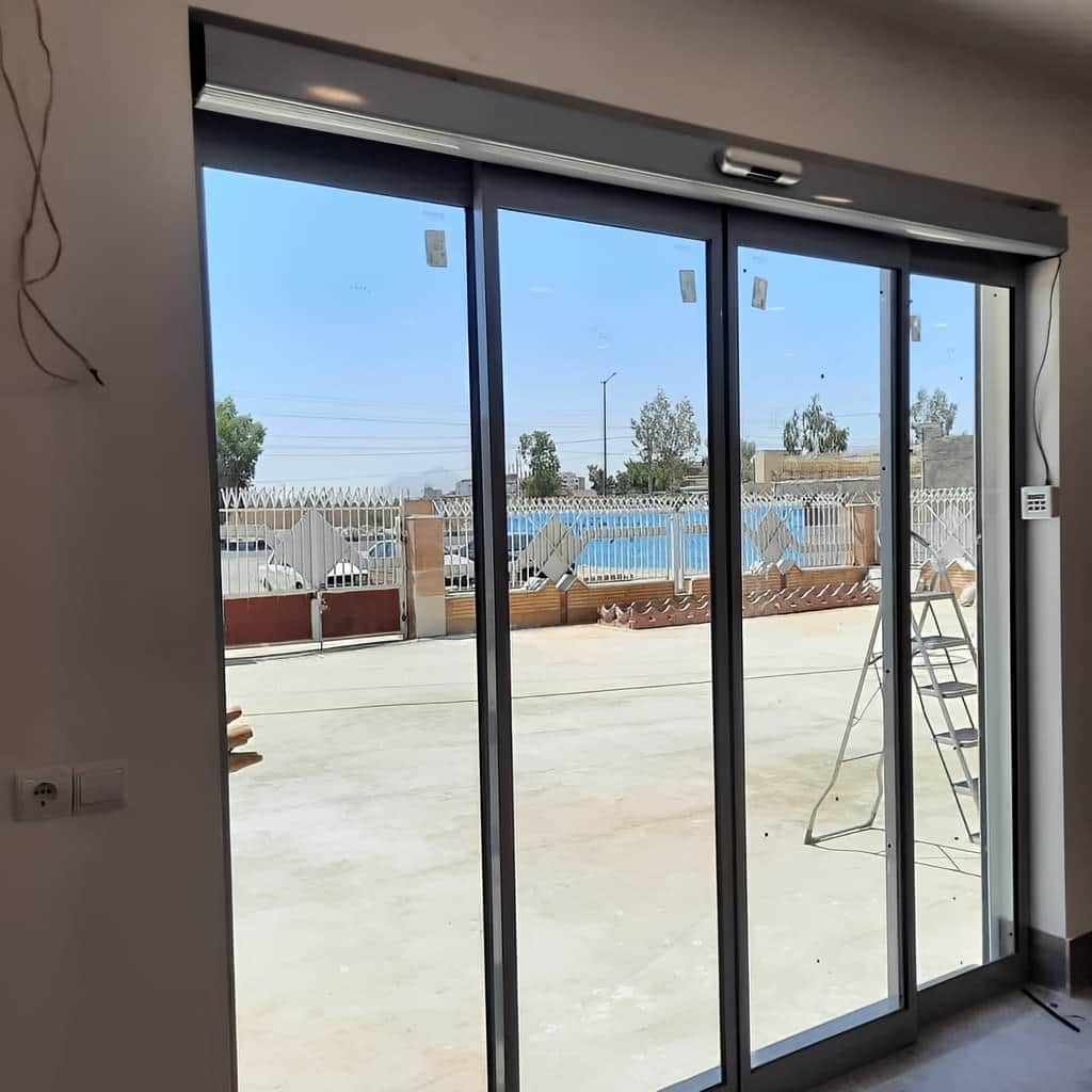 نصب درب اتوماتیک شیشهای ساختمان اداری در بندر عباس نصب درب اتوماتیک شیشهای ساختمان اداری در بندر عباس
