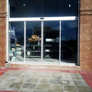 6 مدل درب اتوماتیک شیشه‌ای ورودی فروشگاه در بندر عباس
