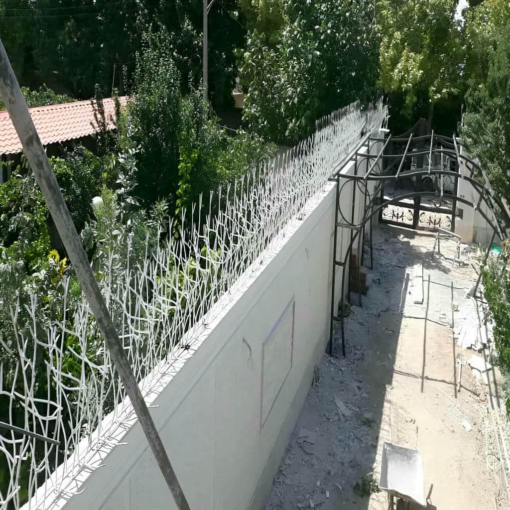 اجرای حفاظ شاخ گوزنی دیوار باغ ویلا در بندر عباس با اتصال استاندارد