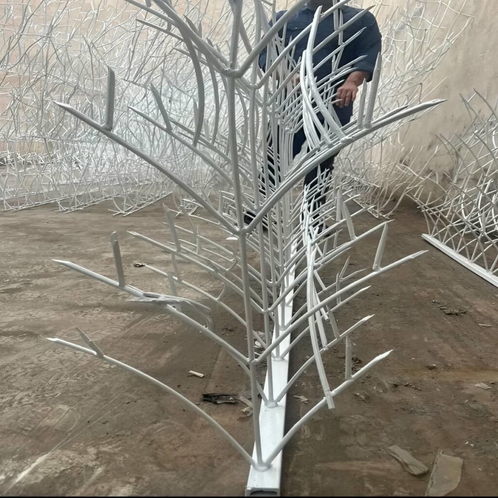 ساخت حفاظ شاخ گوزنی پرتراکم امنیتی در بندر عباس با شاخه‌های هماهنگ