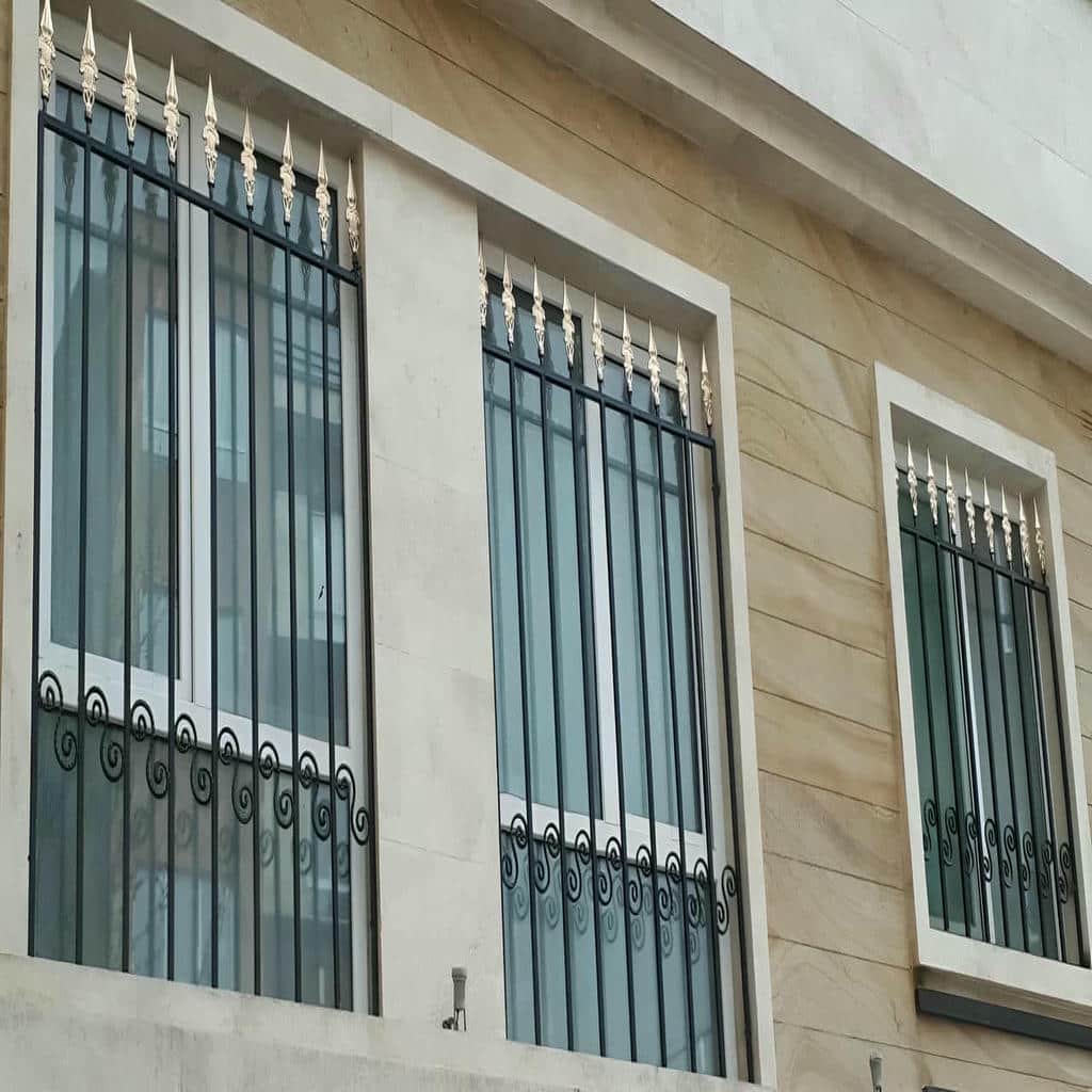 انتخاب حفاظ پنجره شیک قاب دار با حاشیه متناسب در بندر عباس