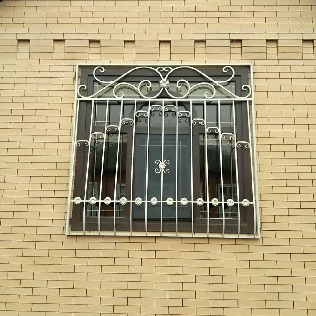 نصب حفاظ پنجره جای گلدان دار با بخش نگهدارنده در بندر عباس