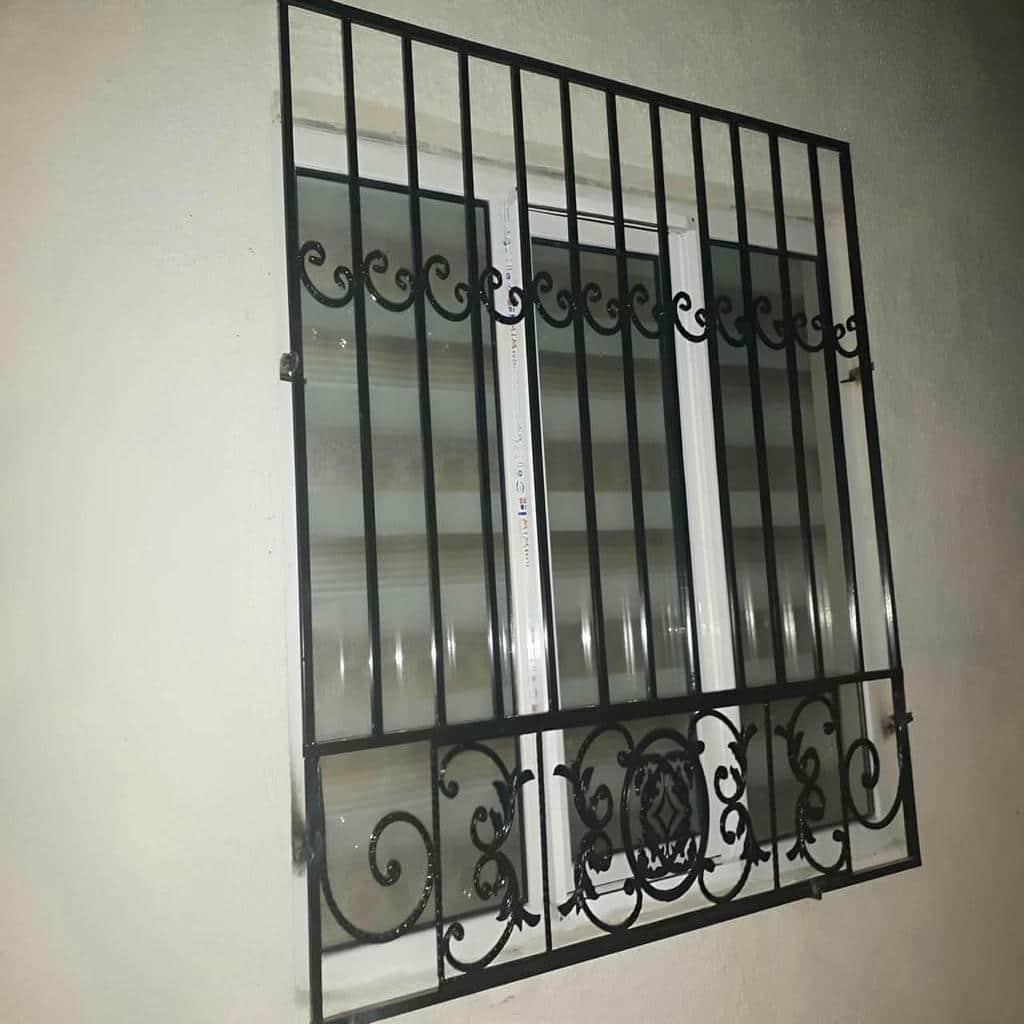 سفارش نرده پنجره فرفورژه گل دار با گل مرکزی در بندر عباس