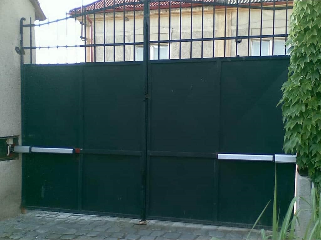 سفارش درب پارکینگ جک دار بازویی با بررسی وزن لنگه در بندر عباس