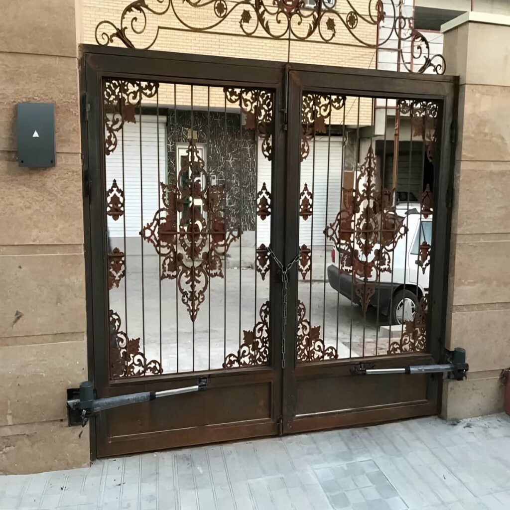 تعمیر درب پارکینگ جک دار بازویی و بررسی گیربکس در بندر عباس