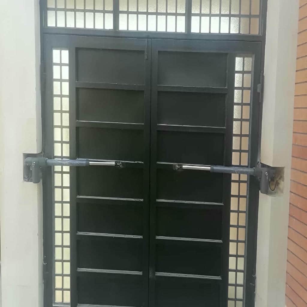 سفارش جک بازویی درب پارکینگ دو لنگه با بررسی وزن لنگه در بندر عباس