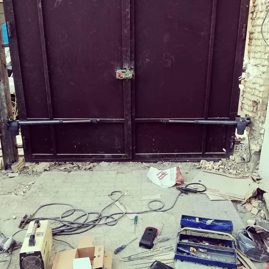 نصب درب اتوماتیک ریلی حیاط با ریل تراز در بندر عباس نصب درب اتوماتیک ریلی حیاط با ریل تراز در بندر عباس