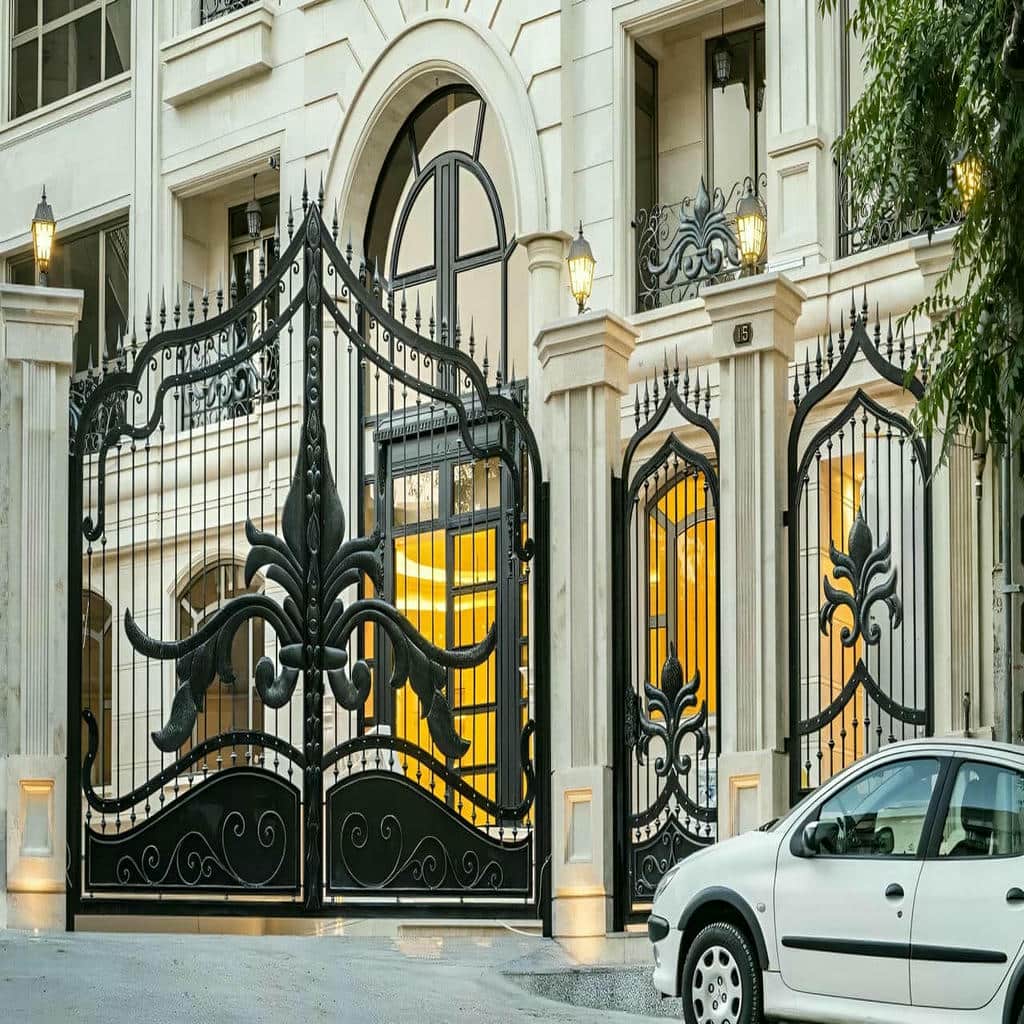 نصب درب شیشه خور ویلایی با قفل برقی در بندر عباس