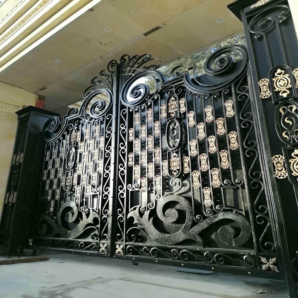 تولید درب حیاط پانل دار نیمه‌پوش در بندر عباس