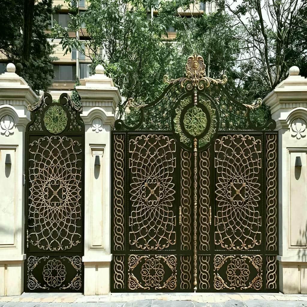 نصب درب حیاط فلزی دو لنگه برای حیاط مسکونی در بندر عباس نصب درب حیاط فلزی دو لنگه برای حیاط مسکونی در بندر عباس