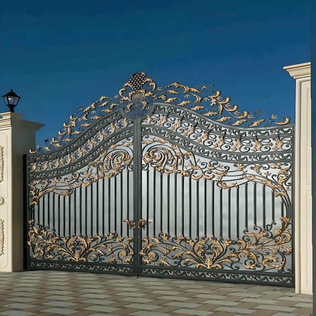 درب پارکینگ آهنی ساده قاب دار با خطوط منظم در بندر عباس