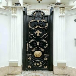 12 نمونه درب آهنی ساختمان نفررو در بندر عباس