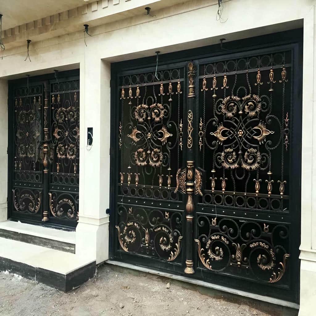 اجرای درب پارکینگ ساده پروفیلی برای ورودی خودرو در بندر عباس