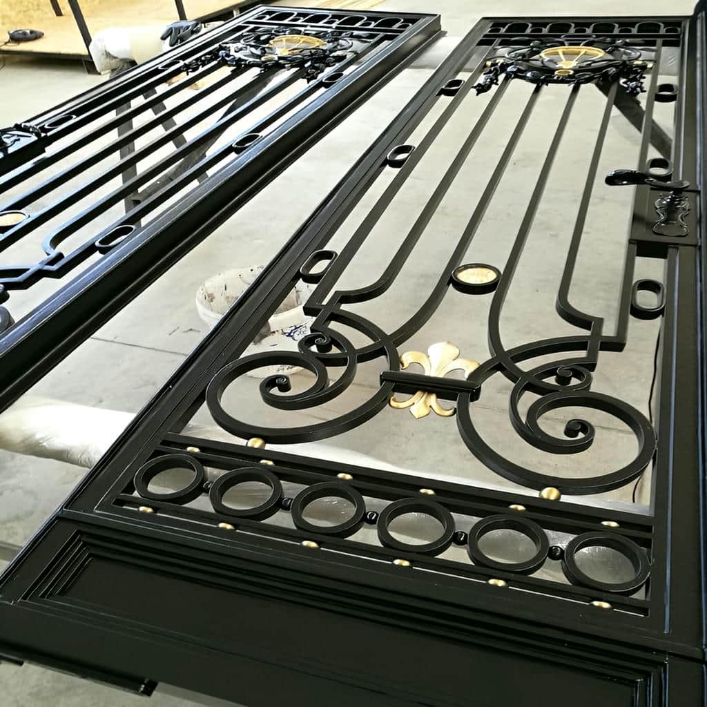 درب پارکینگ برش لیزری طرح هندسی با پنل نیمه باز در بندر عباس
