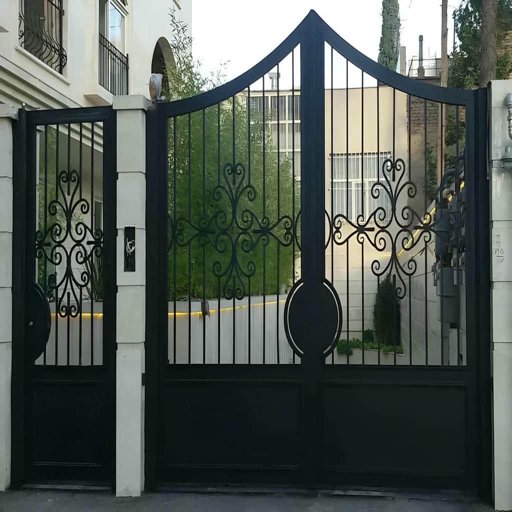 سفارش درب باغ آهنی قوسی با تاج بلند در بندر عباس