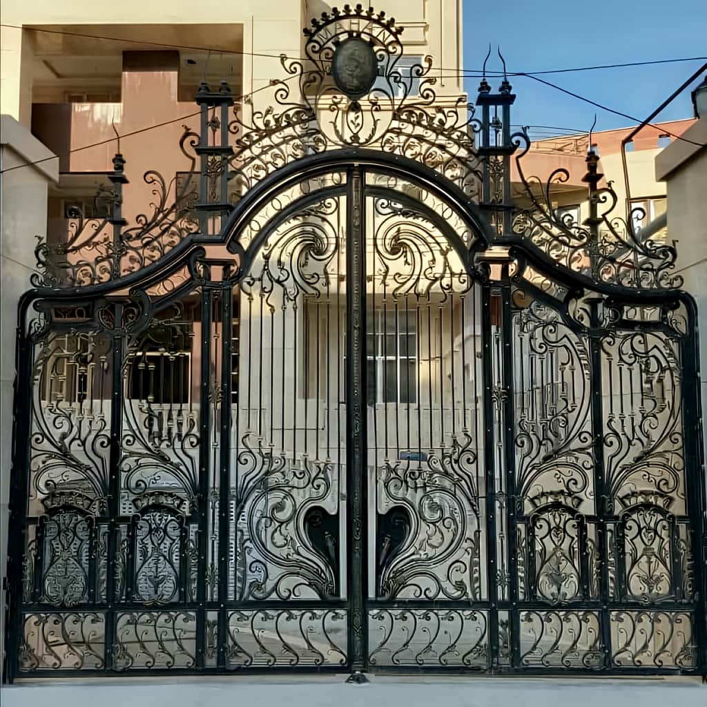 نصب درب پارکینگ ریلی ریل زمینی برای ورودی خودرو در بندر عباس