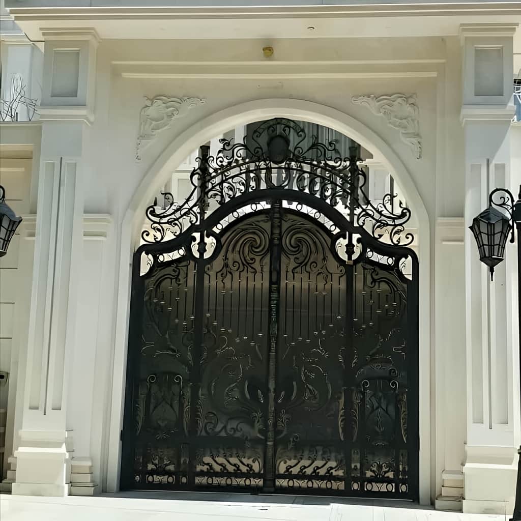 سفارش درب پارکینگ آهنی ریلی فریم‌دار در بندر عباس
