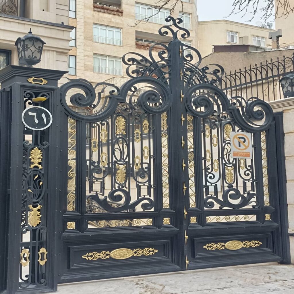درب باغی ویلایی فرفورژه با تاج قوسی در بندر عباس