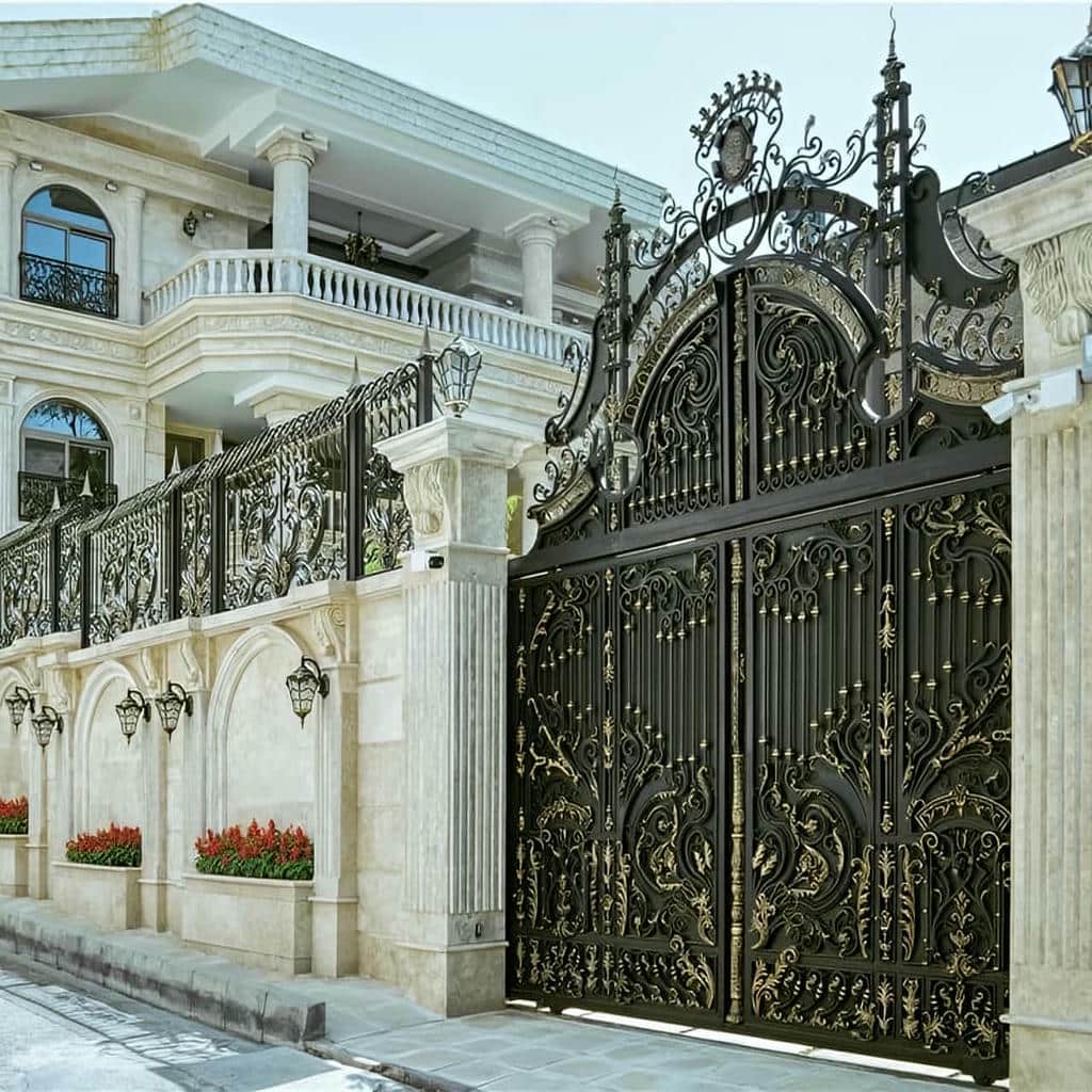 سفارش درب آهنی ساده قاب دار هماهنگ با نما در بندر عباس