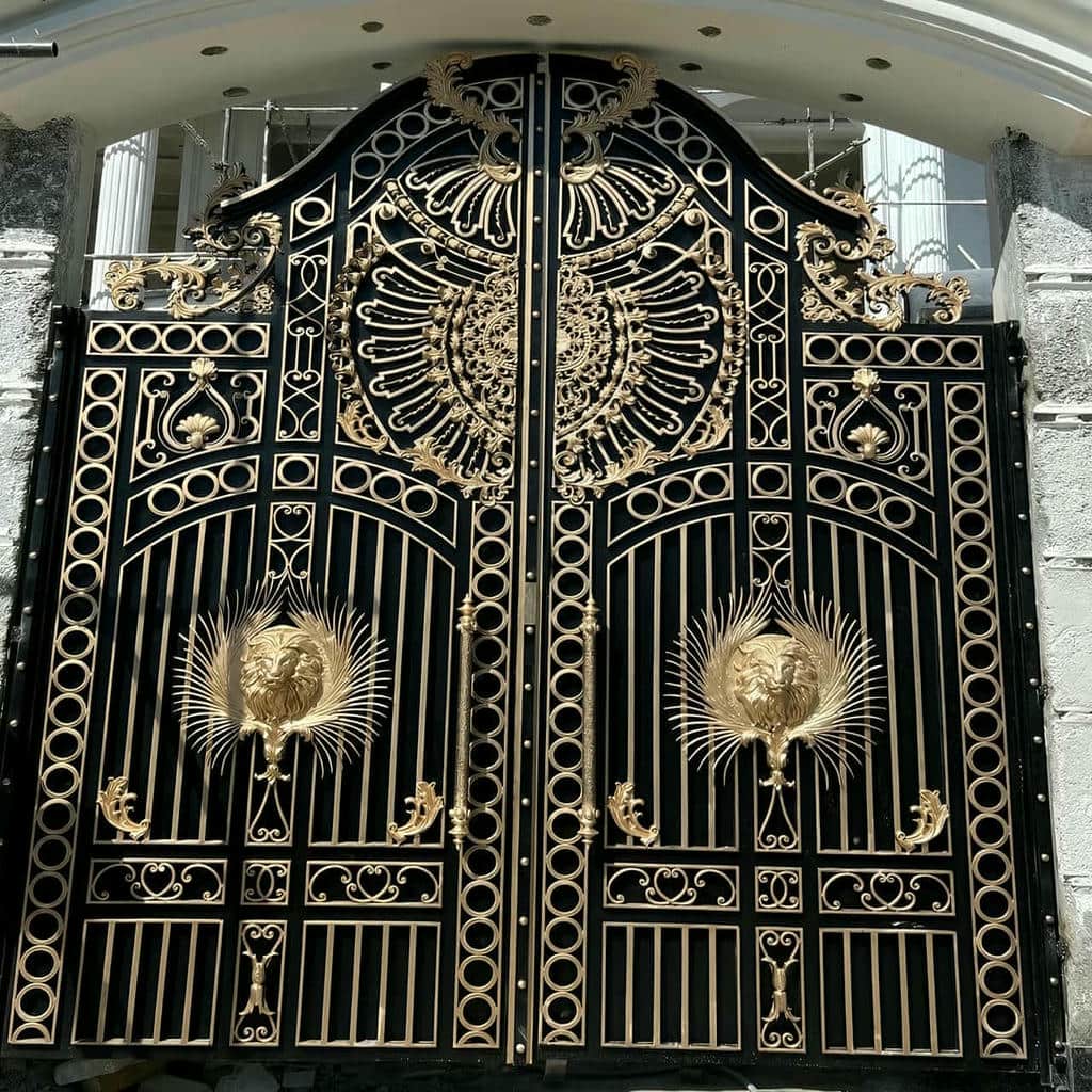 تولید درب پارکینگ فلزی نمای ساختمان با پنل منظم در بندر عباس